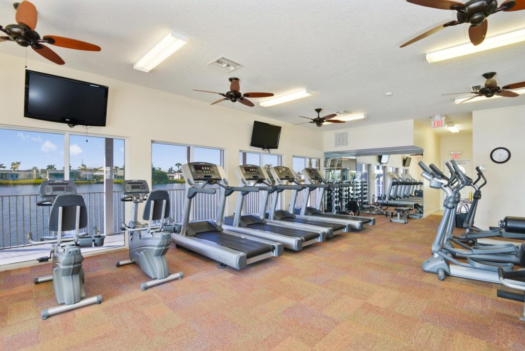 The state of the art fitness room that overlooks the lake. Comes with treadmills, stationary bikes, and elliptical machines.